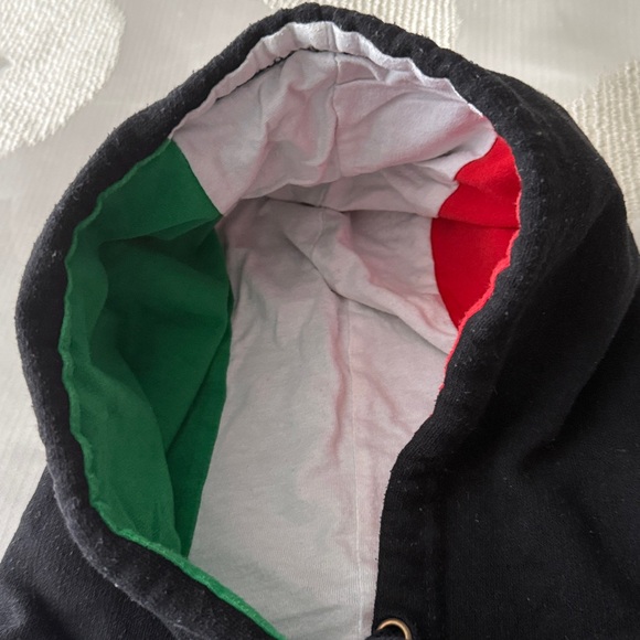 Black Italia Hoodie with Flag Design - Picture 4 of 6